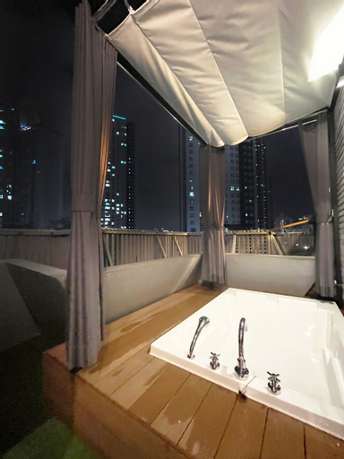 Bathroom 8