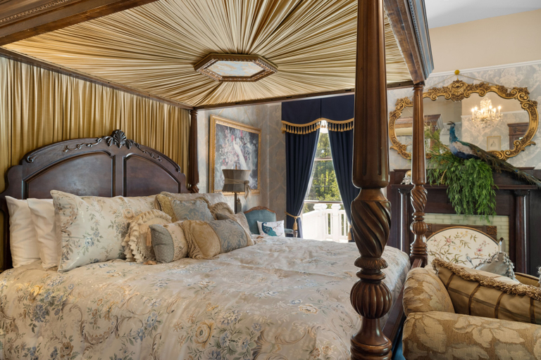 Bedroom 3, Ross Mansion Bed & Breakfast and Events, Forrest