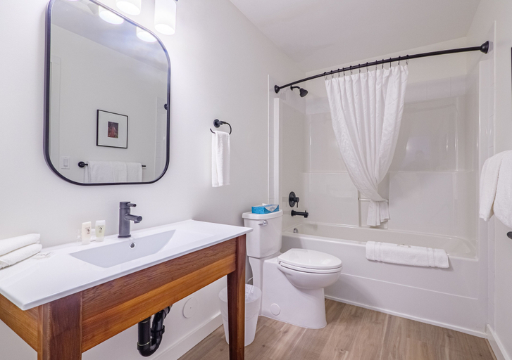 Bathroom 5, Waters Edge Shoreside Suites, Alberni-Clayoquot