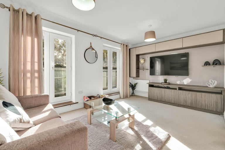 Others 4, Foxherne 6 Bdrm, 3BA Hse -17, Slough