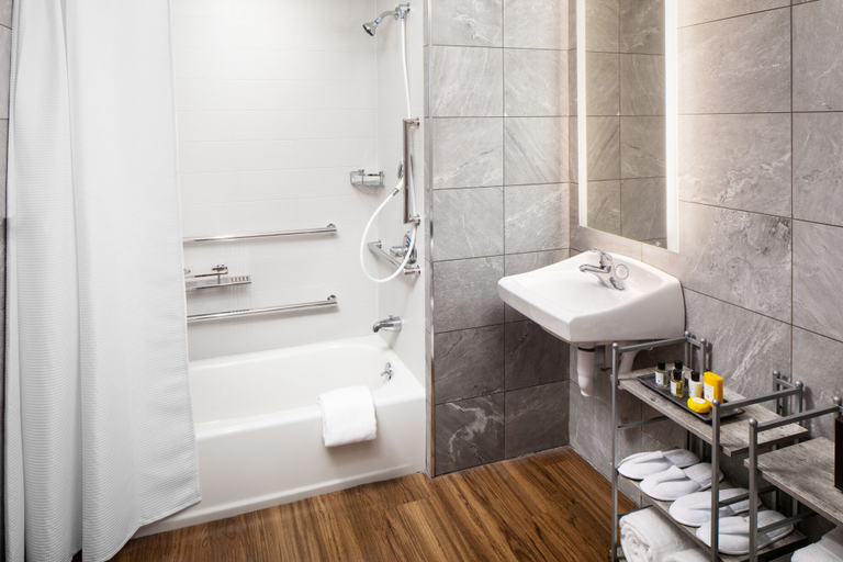 Bathroom 5, voco SARANAC LAKE NY - WATERFRONT, Essex
