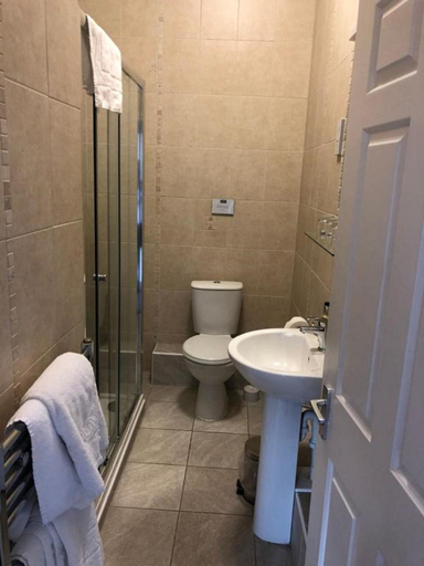 Bathroom 3, Elfordleigh, Devon