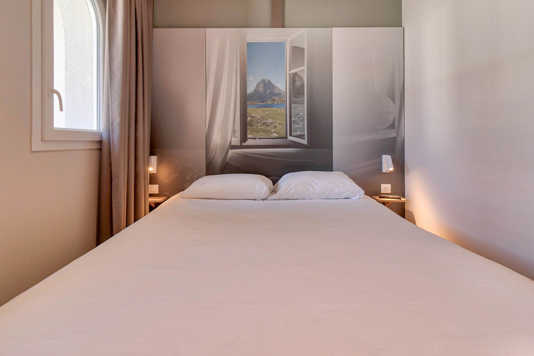 Bedroom 2, B&B Hotel Saint Jean de Luz, Pyrénées-Atlantiques