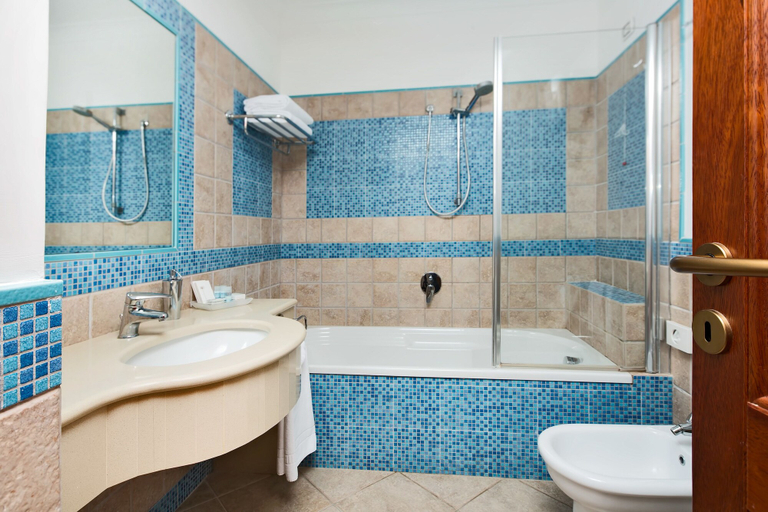 Bathroom 4, Villa Ceselle, Napoli