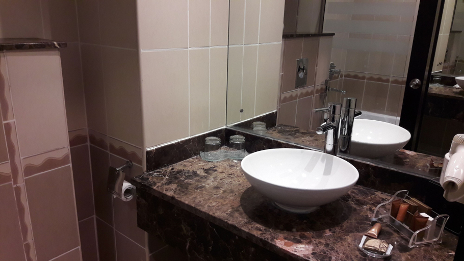 Bathroom 5, Landmark Hotel Riqqa, Dubai