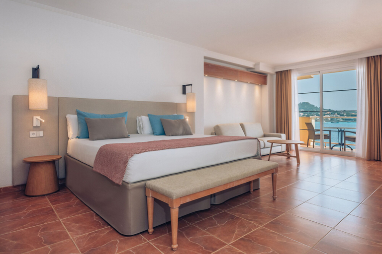 Bedroom 3, Iberostar Selection Jardín del Sol Suites - Adults Only, Baleares