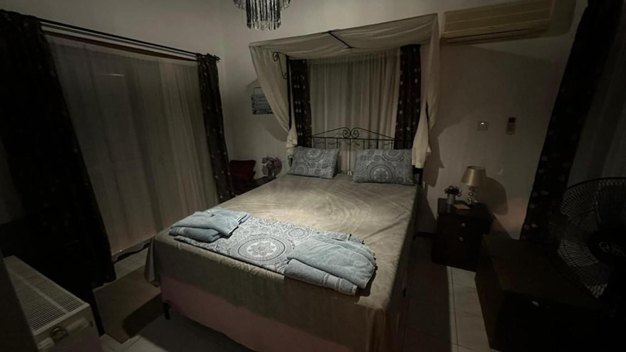 Room 3, Villa - Private Pool, Free Parking & pet Friendly