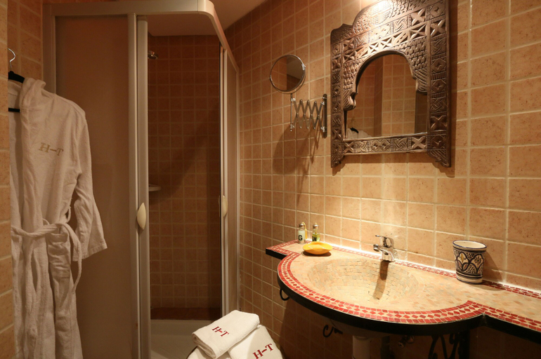 Bathroom 2, Hotel Tafoukt, Marrakech