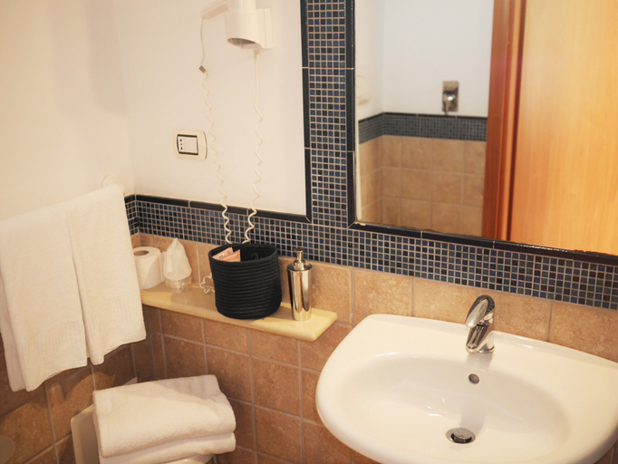 Bathroom 4, Villa Ceselle, Napoli