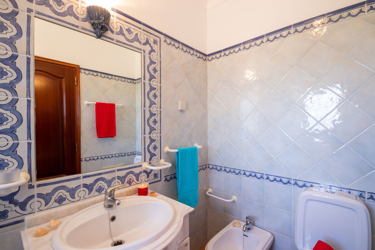 Bathroom 4, Villa Muriwai, Silves