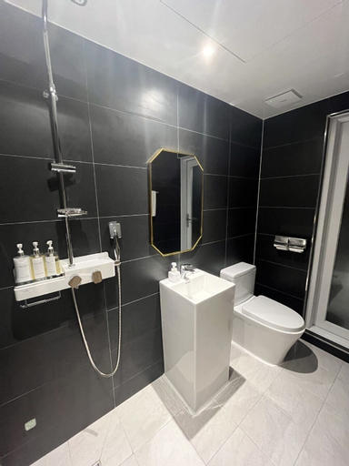 Bathroom 7