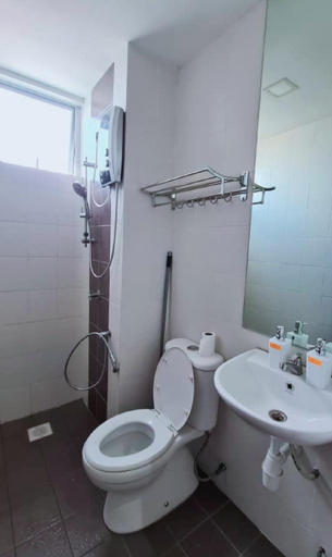 Bathroom 4, Sekinchan Apartment 2R1B 4Pax with View, Sabak Bernam
