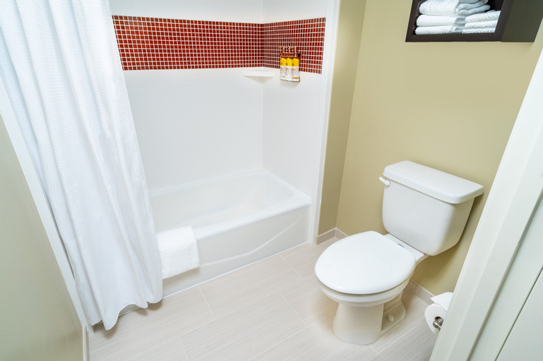 Bathroom 11