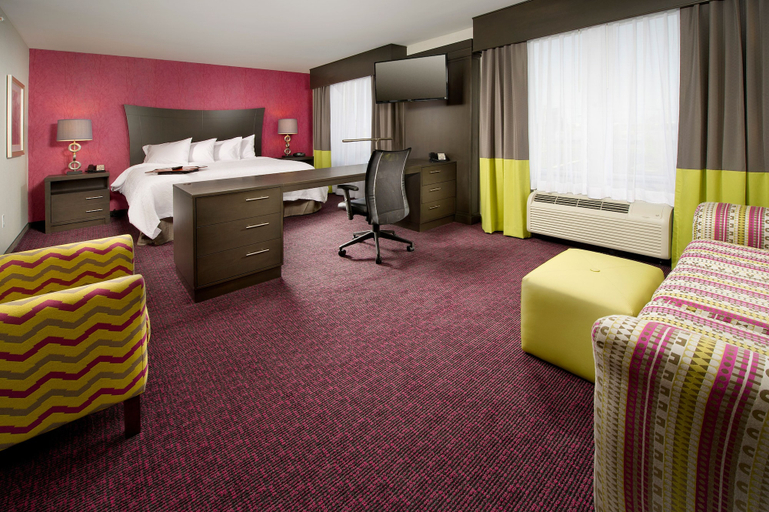 Bedroom 3, Hampton Inn & Suites Buffalo Airport, Erie