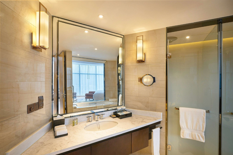 Bathroom 5, Doubletree By Hilton Ningbo Beilun, Ningbo