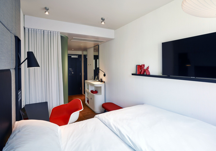 Bedroom 3, citizenM London Victoria Station, London