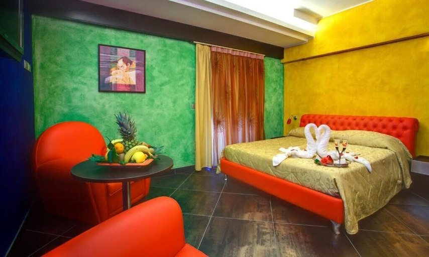 Bedroom 3, ABALON POMPEI RESORT, Napoli