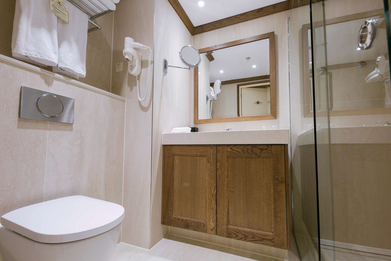 Bathroom 5, Grand Hotel Huis ter Duin, Noordwijk