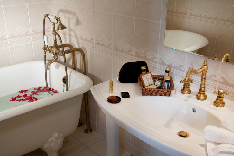 Bathroom 4, Le Manoir Saint Thomas, Indre-et-Loire
