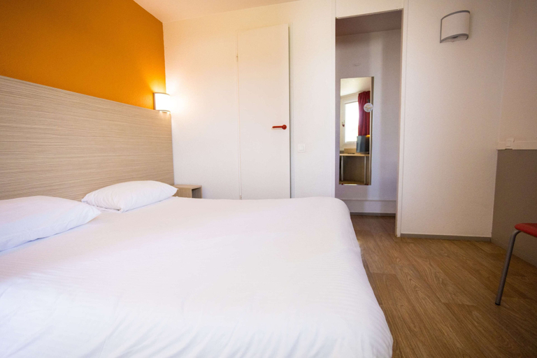 Bedroom 5, Hotel Premiere Classe Cherbourg - Tourlaville, Manche