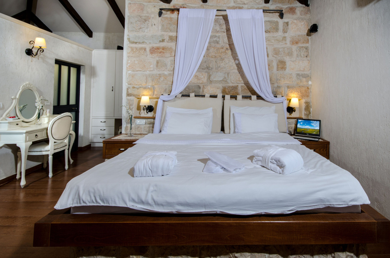 Bedroom 3, Renaissance Estate