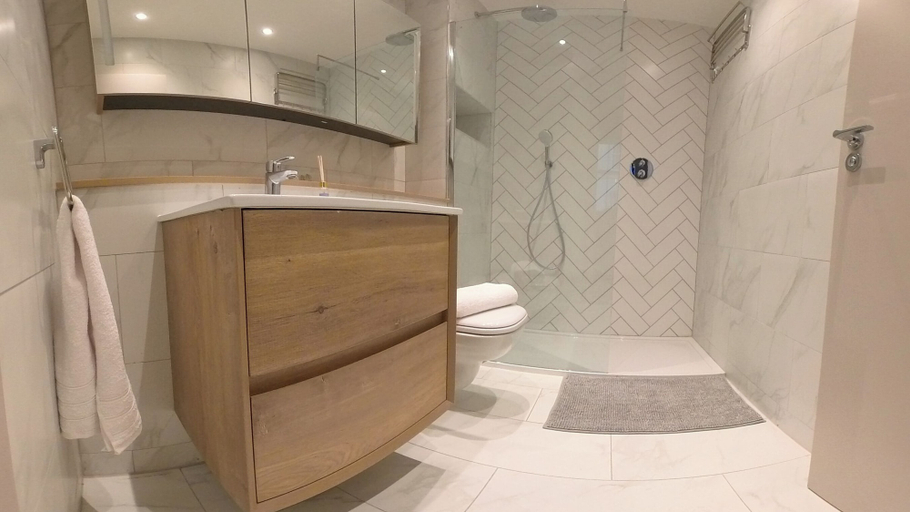 Bathroom 5, Luxury Stunning 2bed Apt City Centre, Manchester