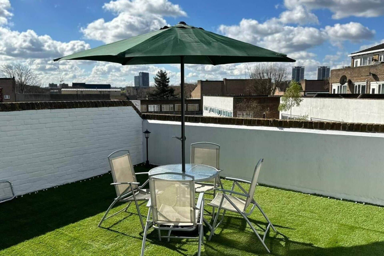 Others 4, 1 Bed Flat Sleeps 2 With Free Parking & Patio, London