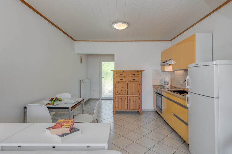 Others 5, Beachfront Apartment With Balcony and Parking, Split