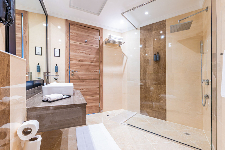 Bathroom 5, Pyramisa Hotel Apartments Dubai, Dubai