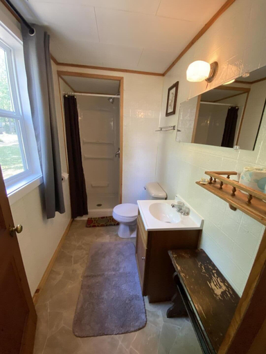 Bathroom 3, Lincolnwood Cabin 4, Washburn