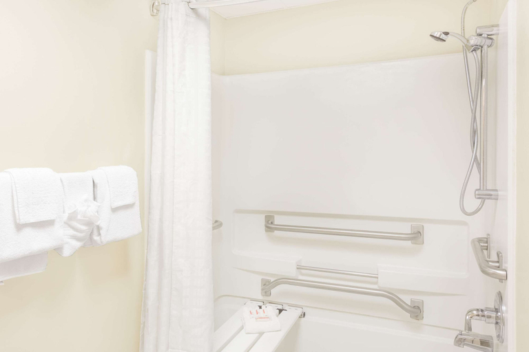 Bathroom 4, Days Inn by Wyndham Shallotte, Brunswick