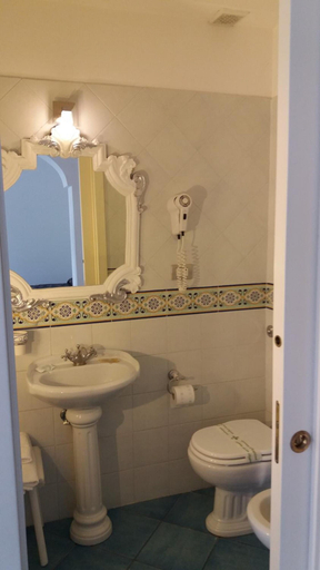 Bathroom 3, Hotel Bussola di Hermes, Napoli