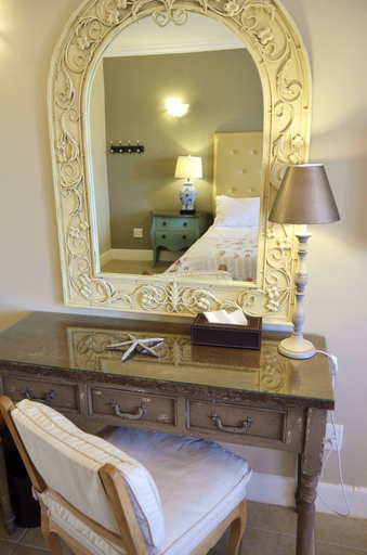 Bathroom 4, The Mandyville, Cacadu