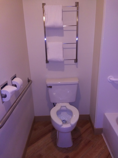 Bathroom 4, Travelodge by Wyndham Columbus State University, Muscogee