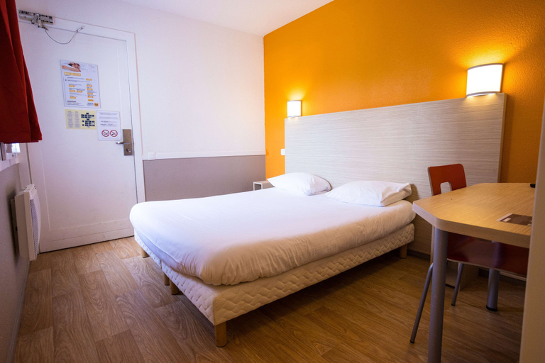 Bedroom 5, Hotel Premiere Classe Cherbourg - Tourlaville, Manche