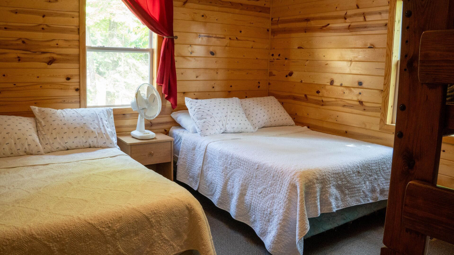 Bedroom 2, Lincolnwood Cabin 2, Washburn