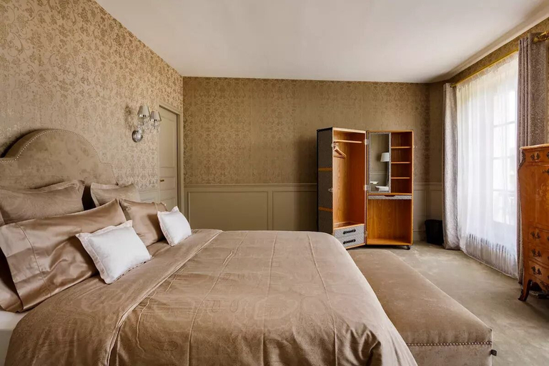 Bedroom 4, Le Château d'Hardricourt, Yvelines