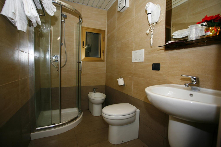 Bathroom 4, Adler, Milano