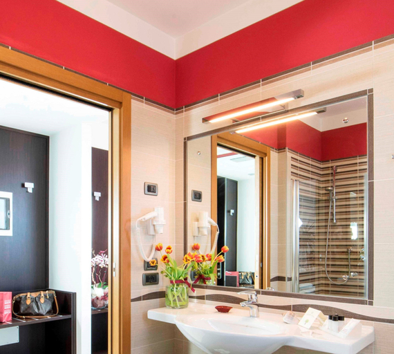 Bathroom 4, Kairos Garda Hotel, Verona