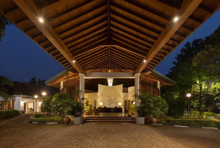 Exterior & Views