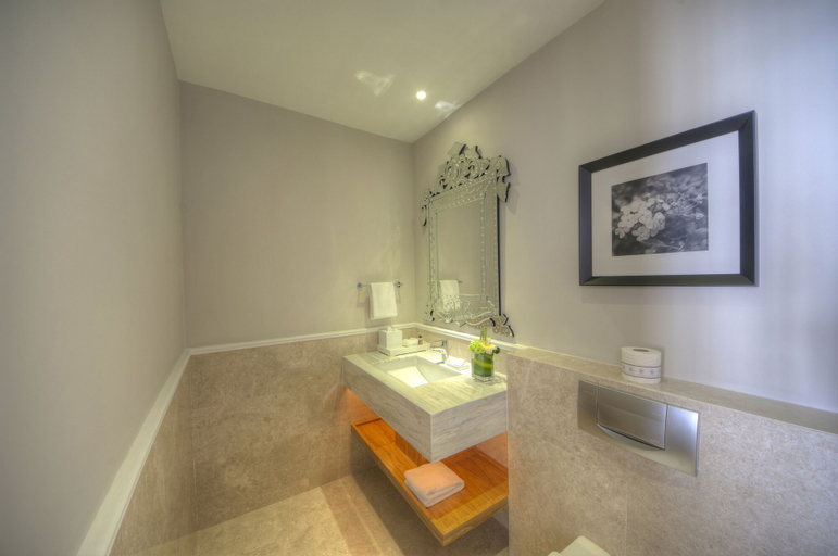 Bathroom 12