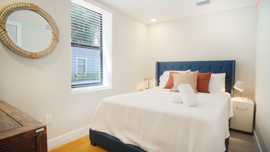Bedroom 3, Gorgeous Apartment with Free Parking, Miami-Dade