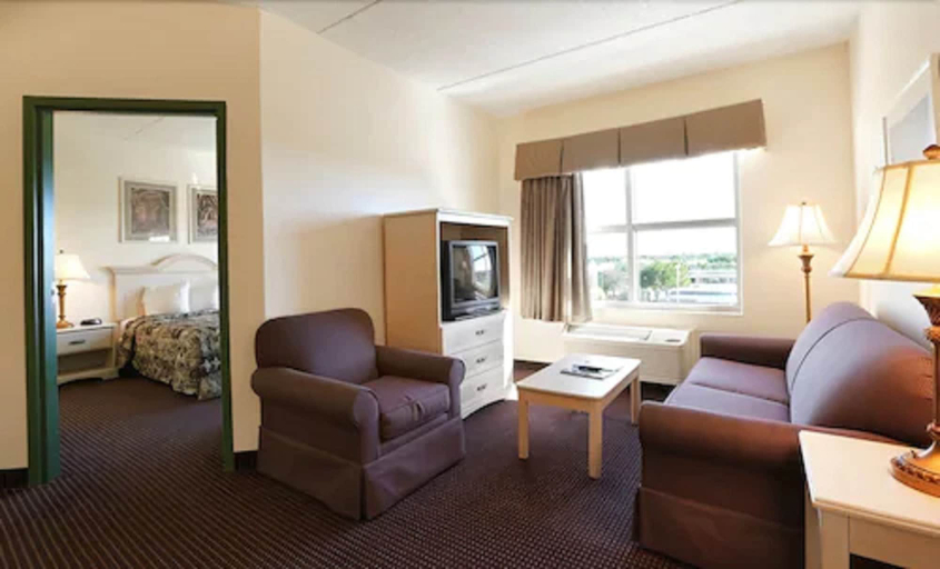 Bedroom 2, Allure Suites, Lee