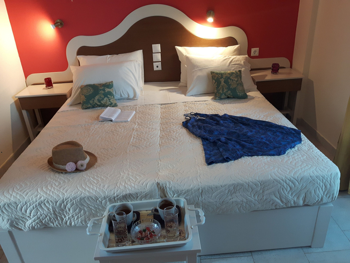 Bedroom 2, Antigoni, Crete