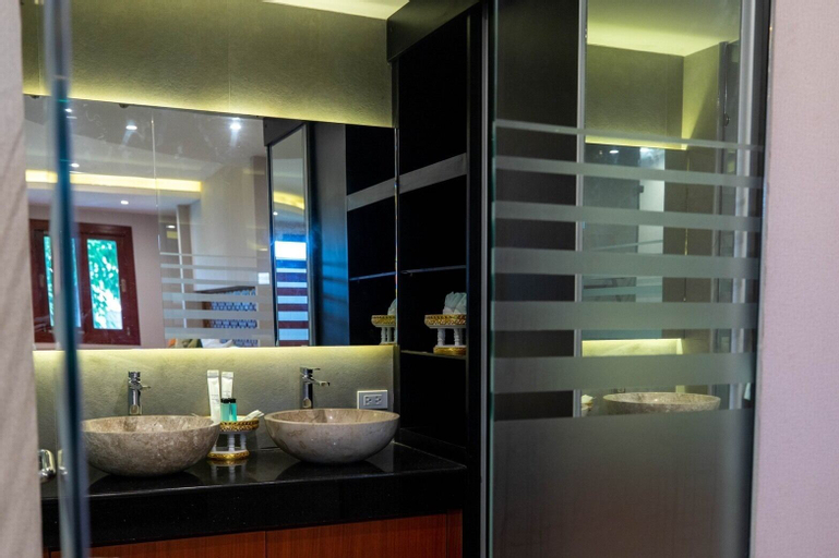 Bathroom 5