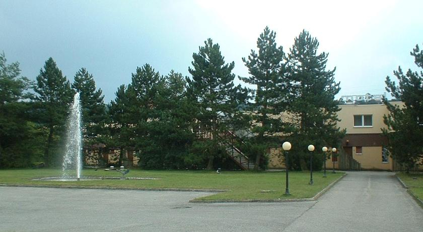Exterior & Views 1, Motel - Hotel La Poularde, La Glâne