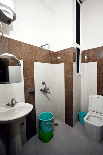 Bathroom 5, Hotel Green View, Sawai Madhopur