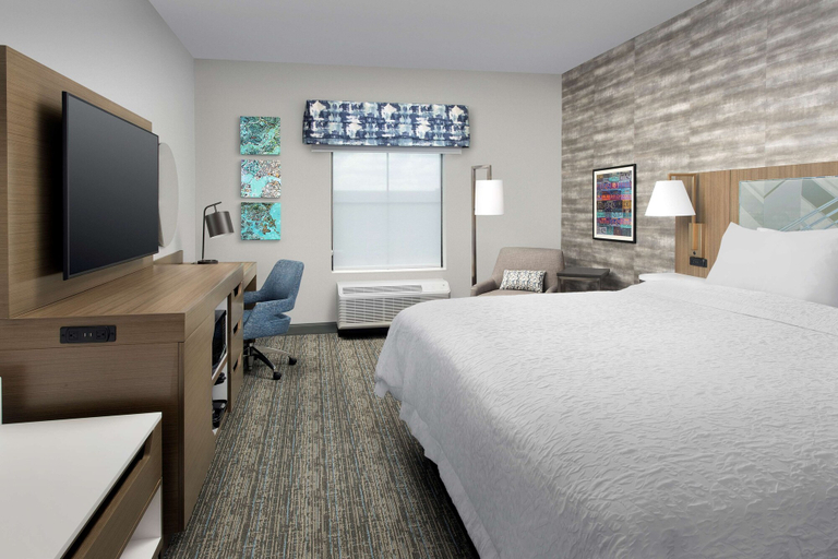 Bedroom 3, Hampton Inn Boston Logan Airport Chelsea, Suffolk