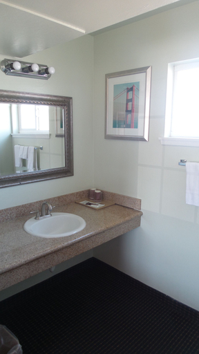 Bathroom 3, Holiday Motel Oakdale, Stanislaus