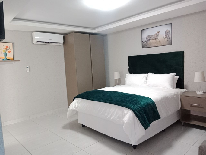 Bedroom 3, CyC Guest Lodge, Mopani